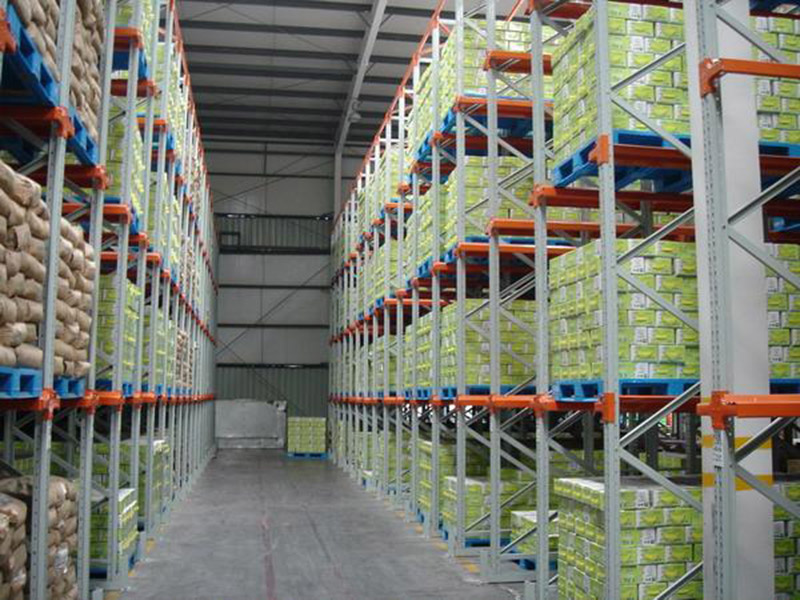 倉(cāng)庫貨架塑料托盤應(yīng)用案